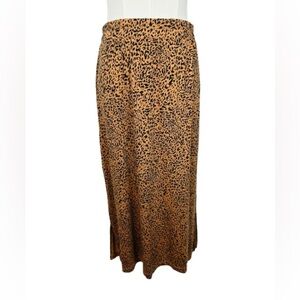⭐️ 3/$15 Leopard Print Midi Skirt Size M